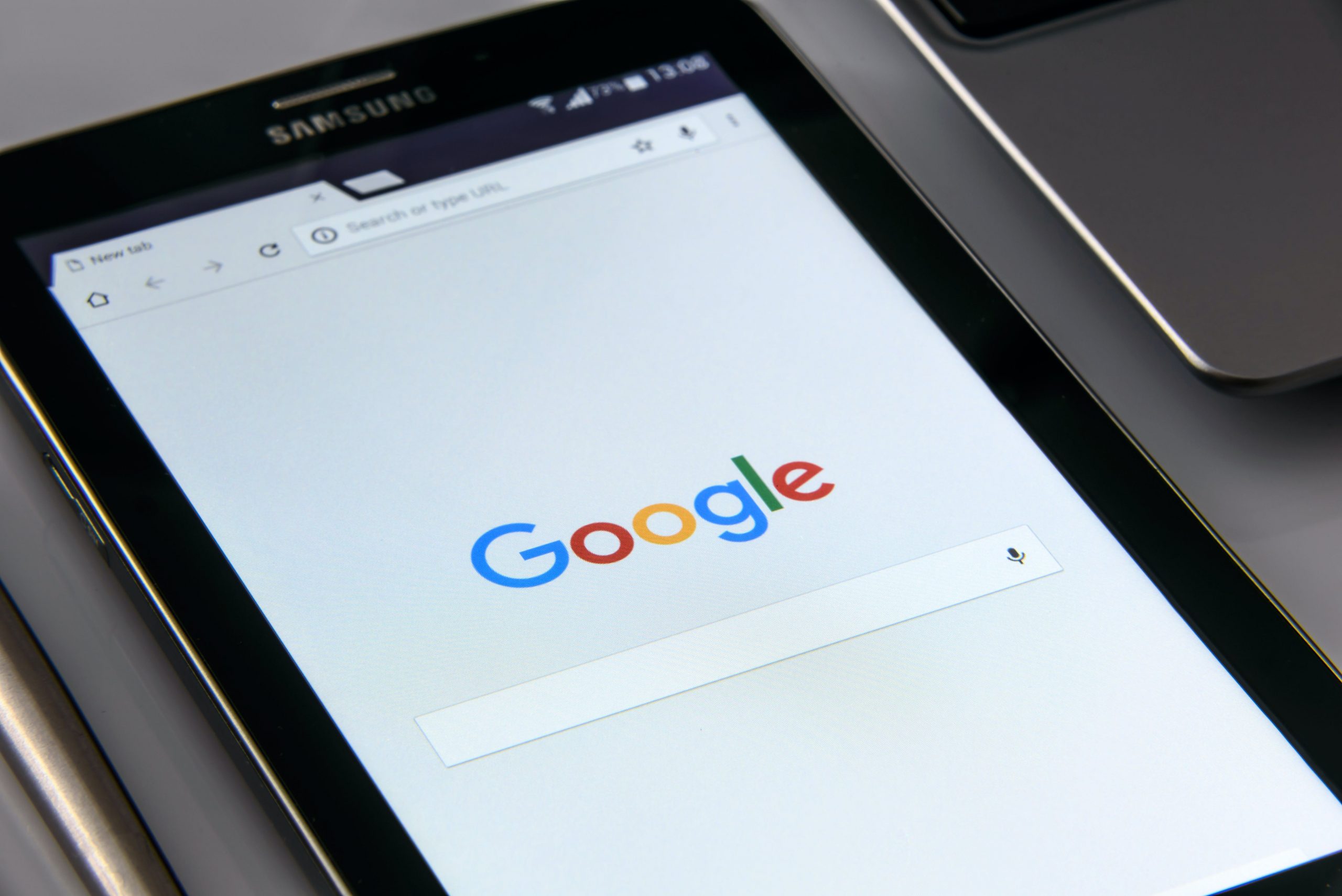 Google Ads ermöglicht das gezielte Schalten von Anzeigen in der Google-Suche potentieller Patienten.